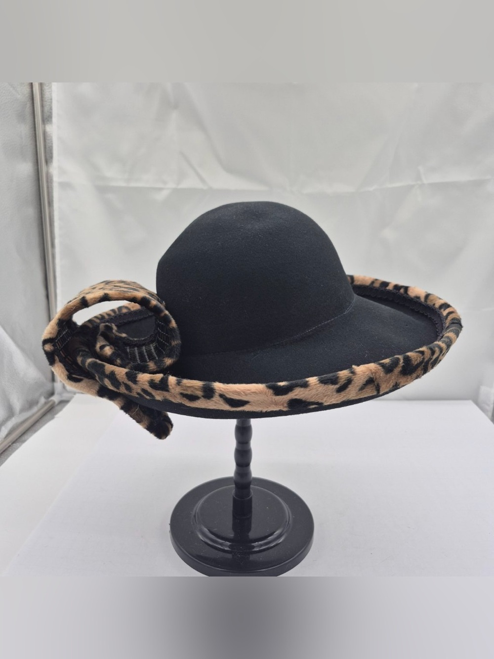 VTG Created for Essence by Mail Wool Church Derby Mob Wife Winter Fashion